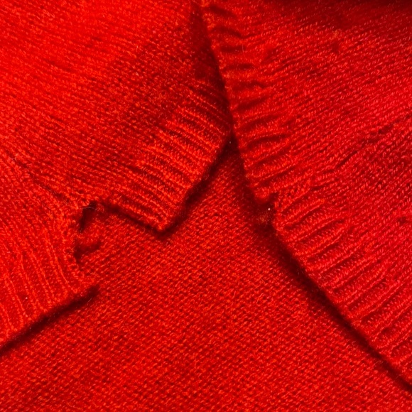 Cashmere Calypso Res V Neck Sweater - Picture 6 of 6